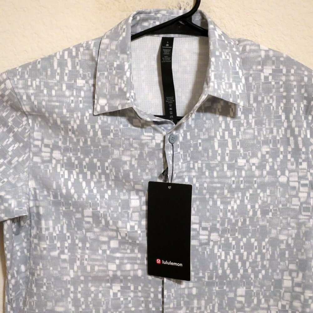 Lululemon Shirt Mens Small Short Sleeve Button Gray White Polyester